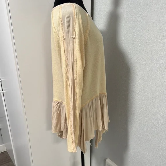 Gimmicks by BKE Cream Tunic with Ruffled Hem - Picture 3 of 5